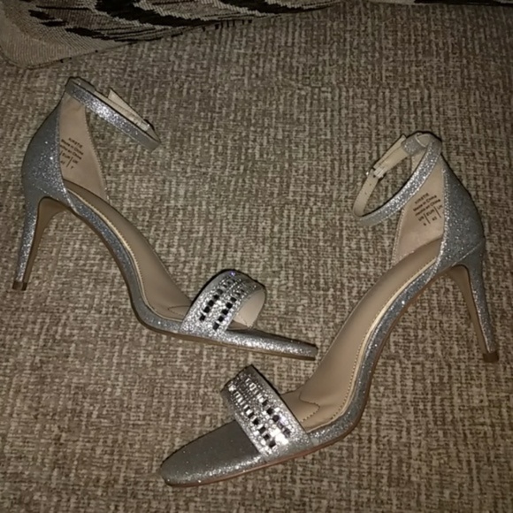Silver Metallic Glitter Heels - Sz 9 - Picture 3 of 6
